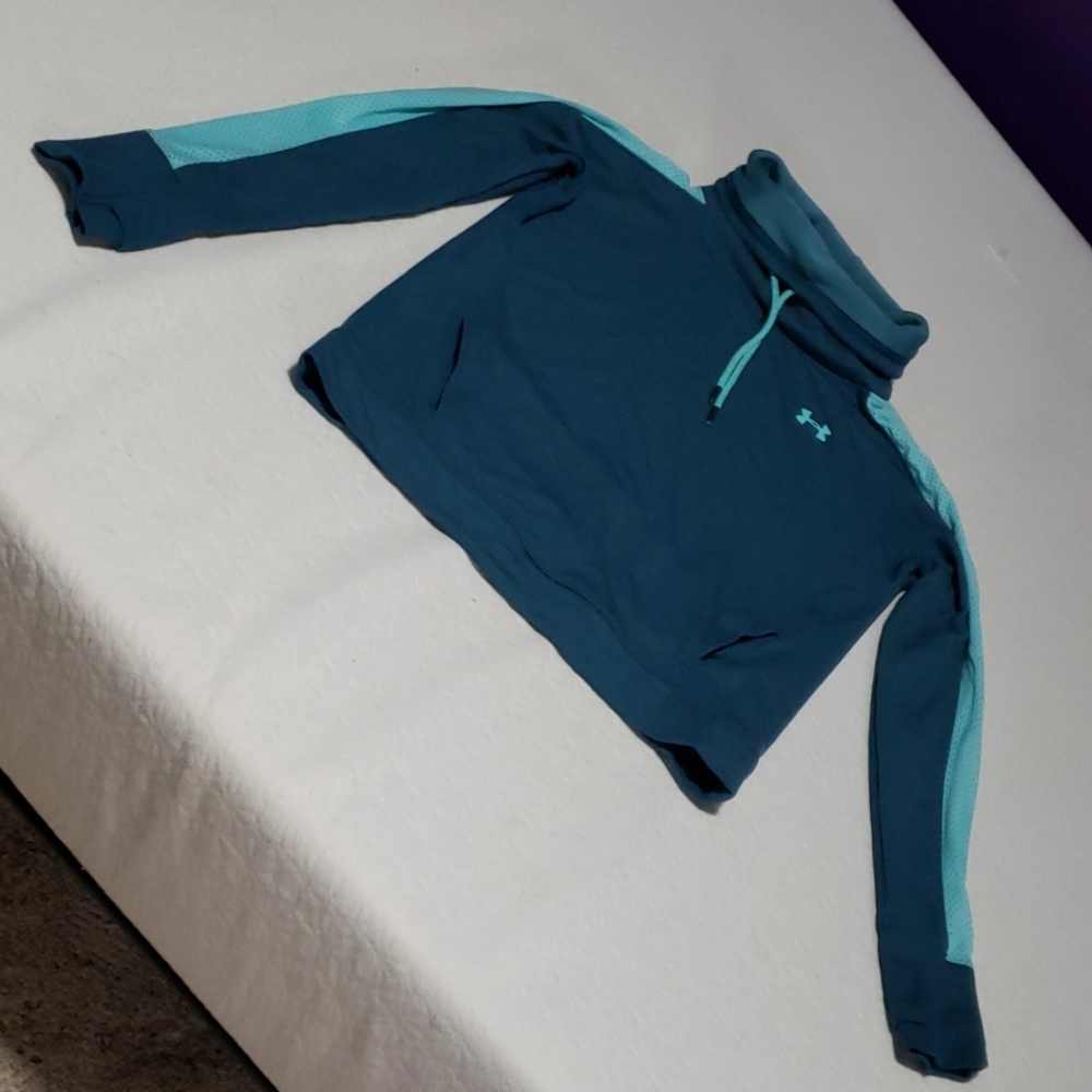 Women's Under Armour sweatshirt